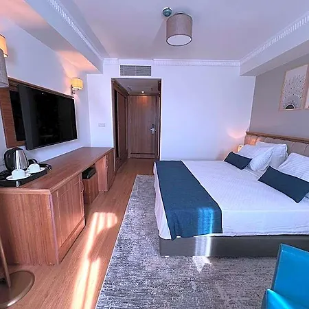 Istanblu & Hotel 2*