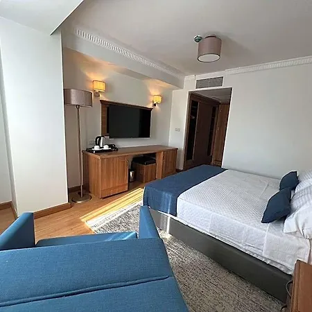 Hotel Istanblu &